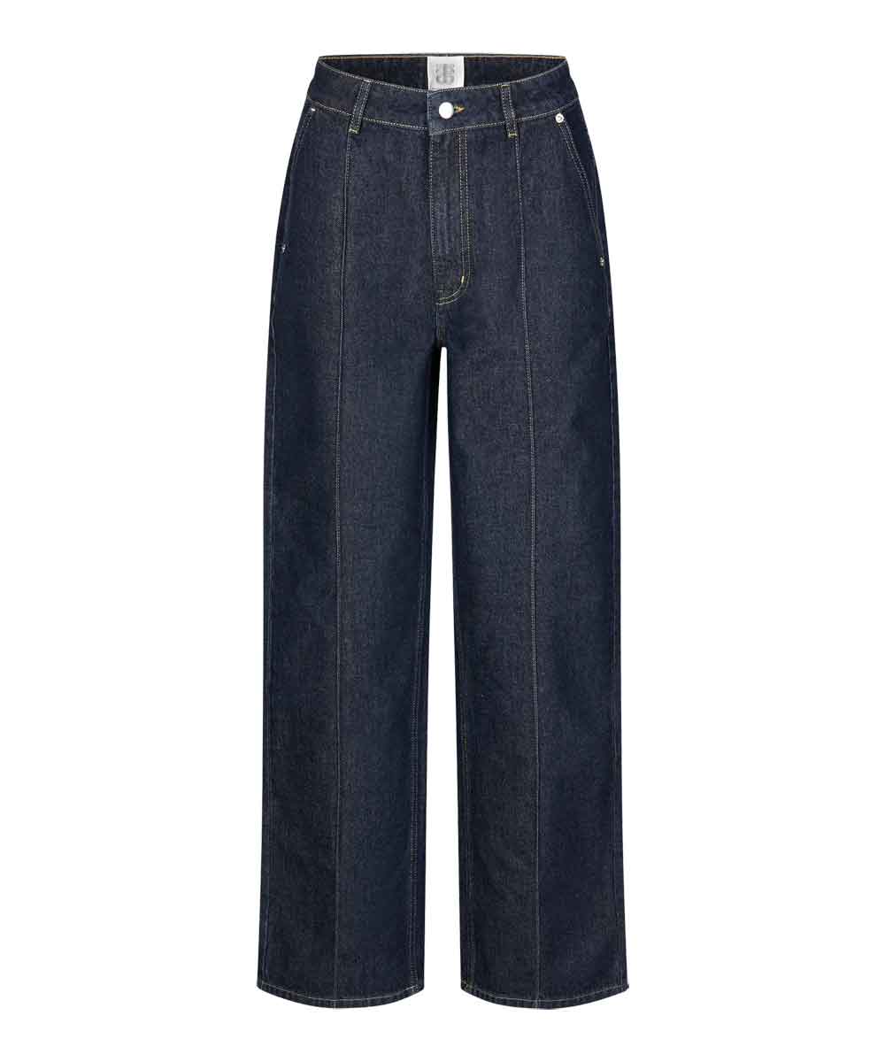 mörkblå jeans