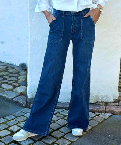 Blå vida jeans