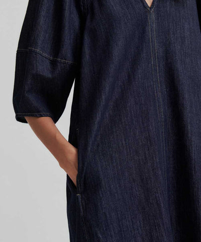 detaljer jeansklänning