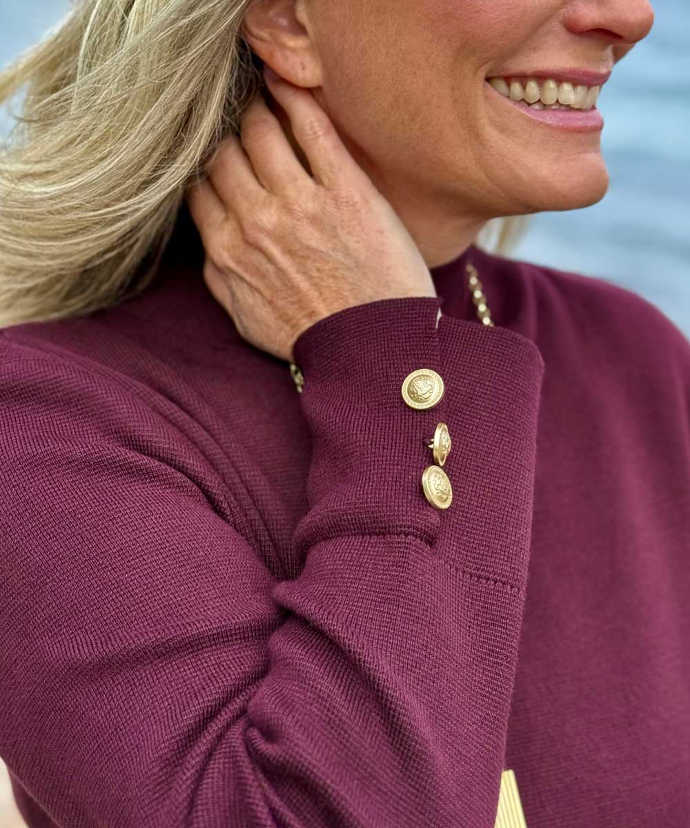 detaljer vinröd tröja