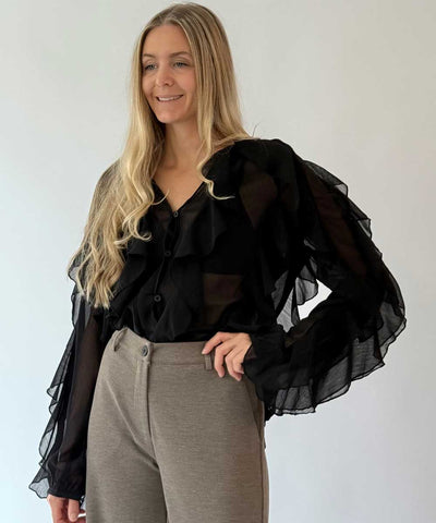 Svart blus med volanger