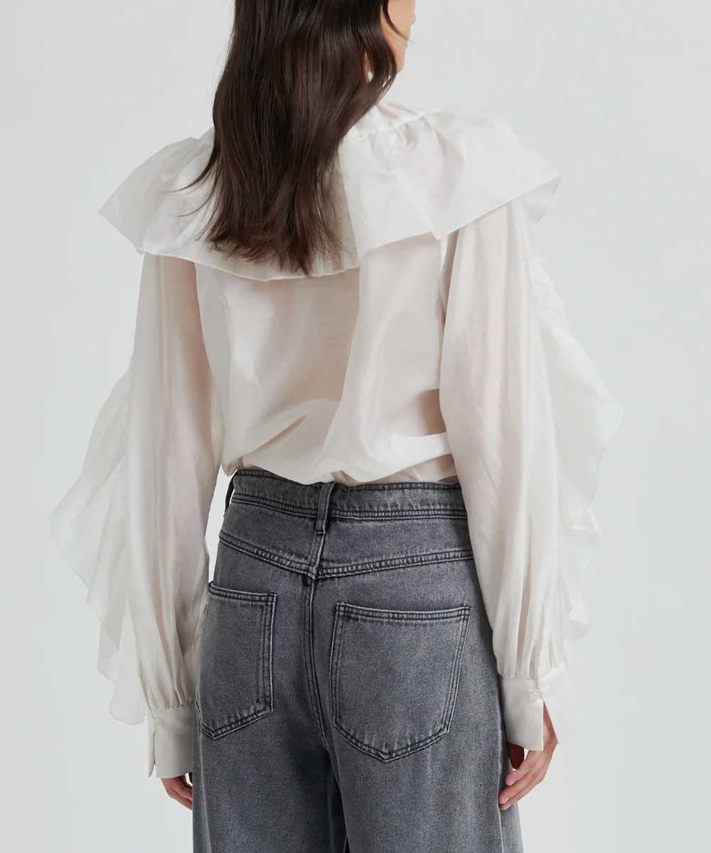 blus och jeans baksida