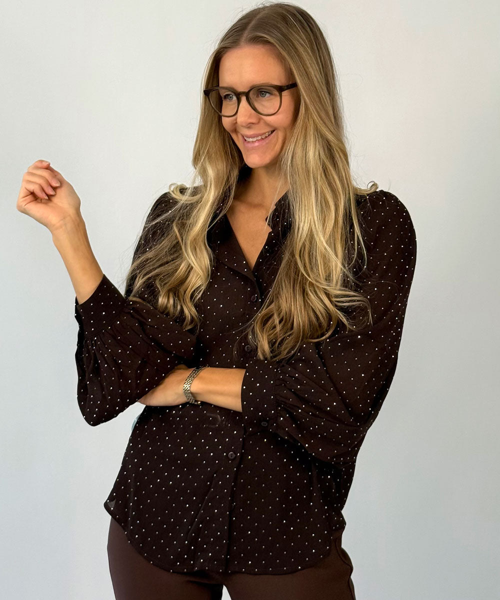 brun blus med glitter prickar