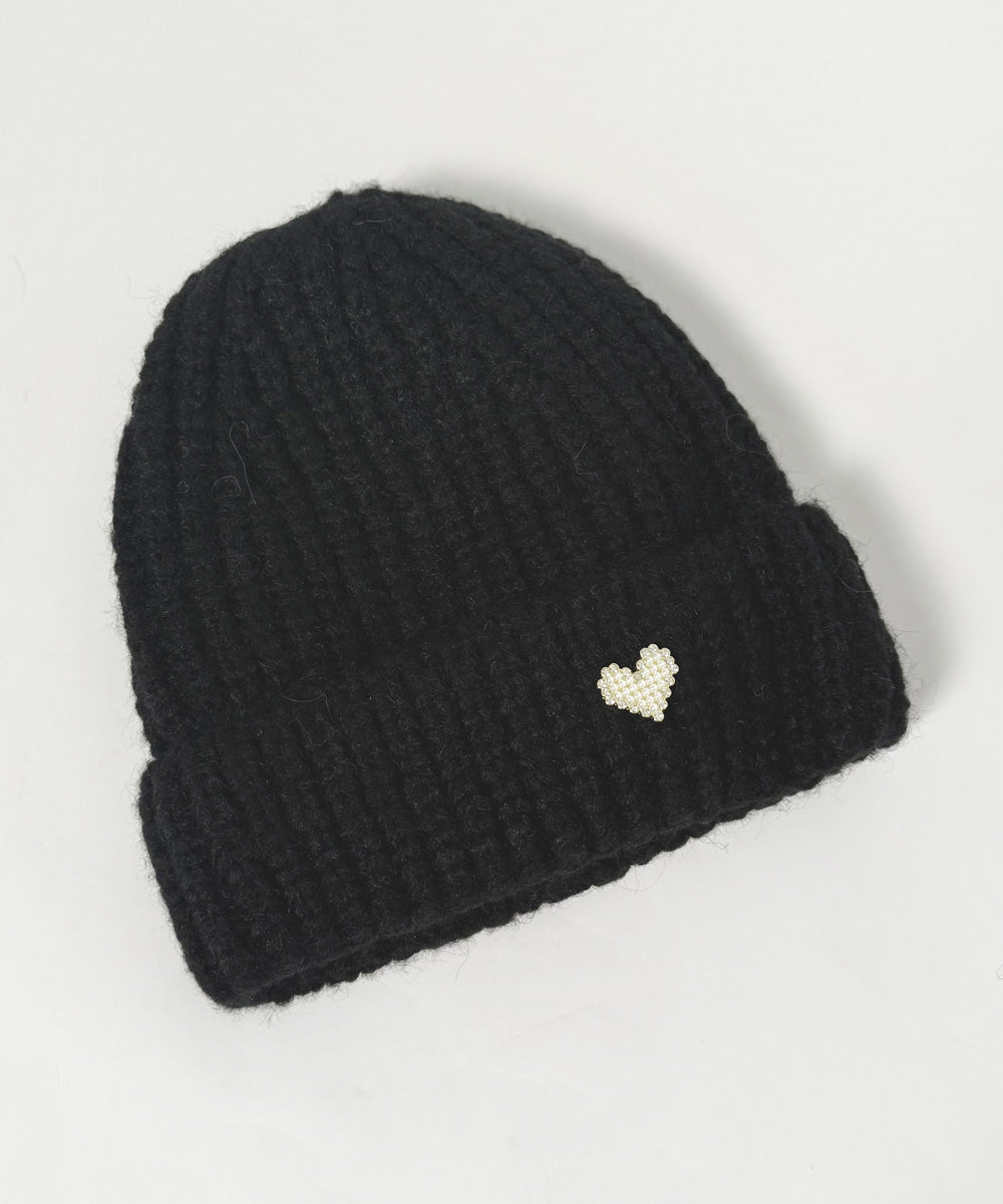 svart stickad mössa