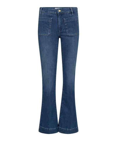 jeans med utanpåliggande fickor