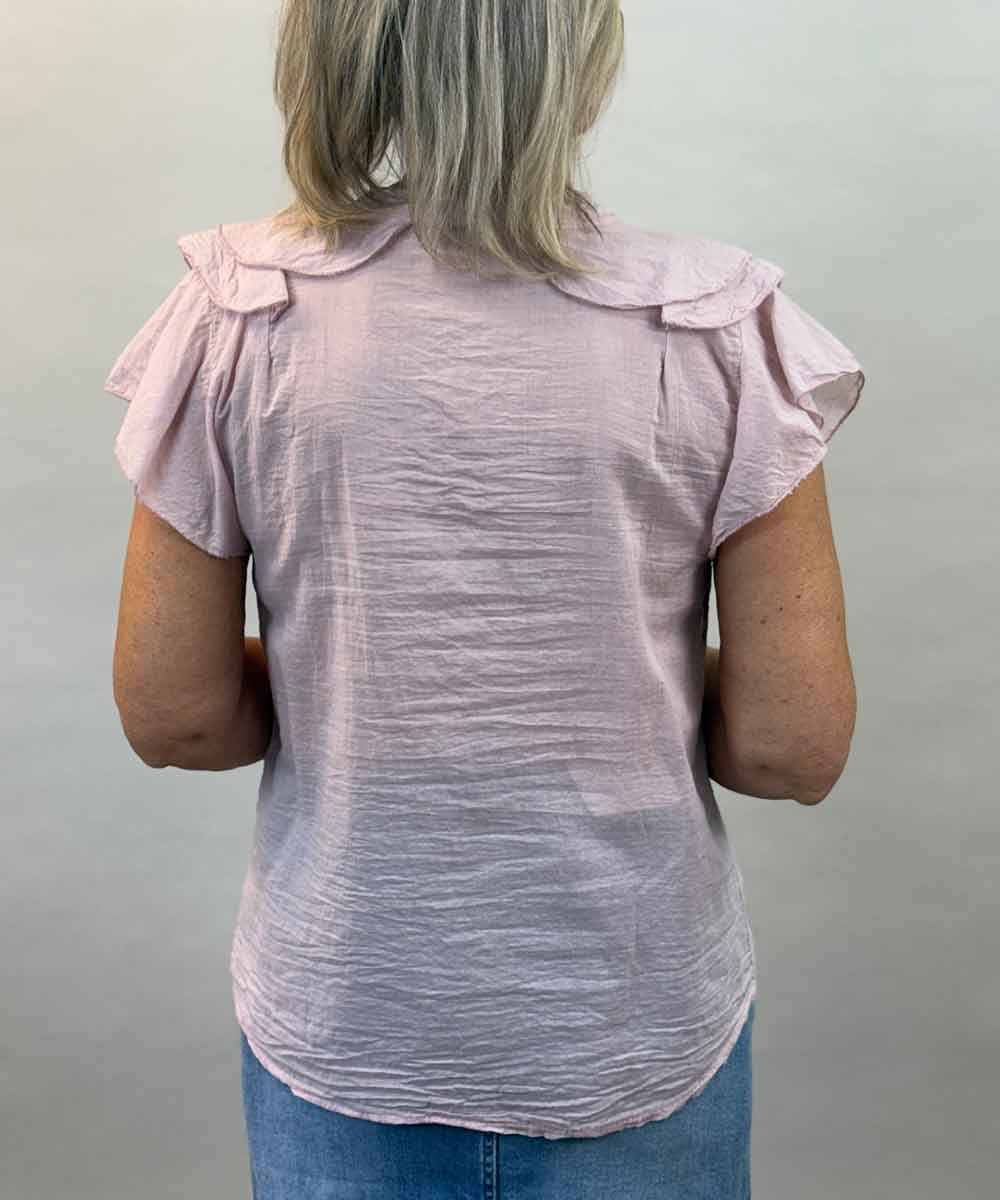 Rosa blus med volang baksida
