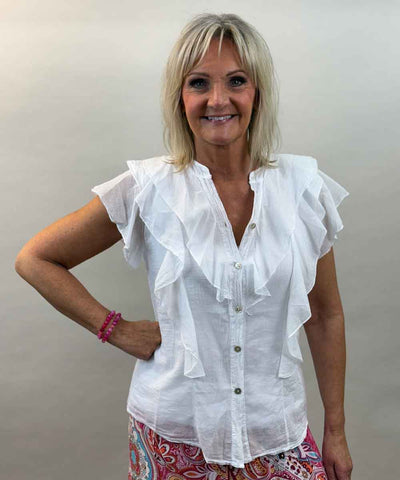 Vit blus med volanger