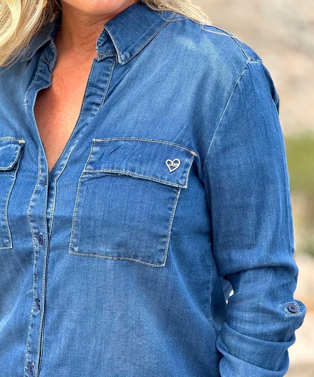 detaljer jeansskjorta