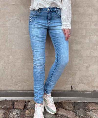Ljusa jeans