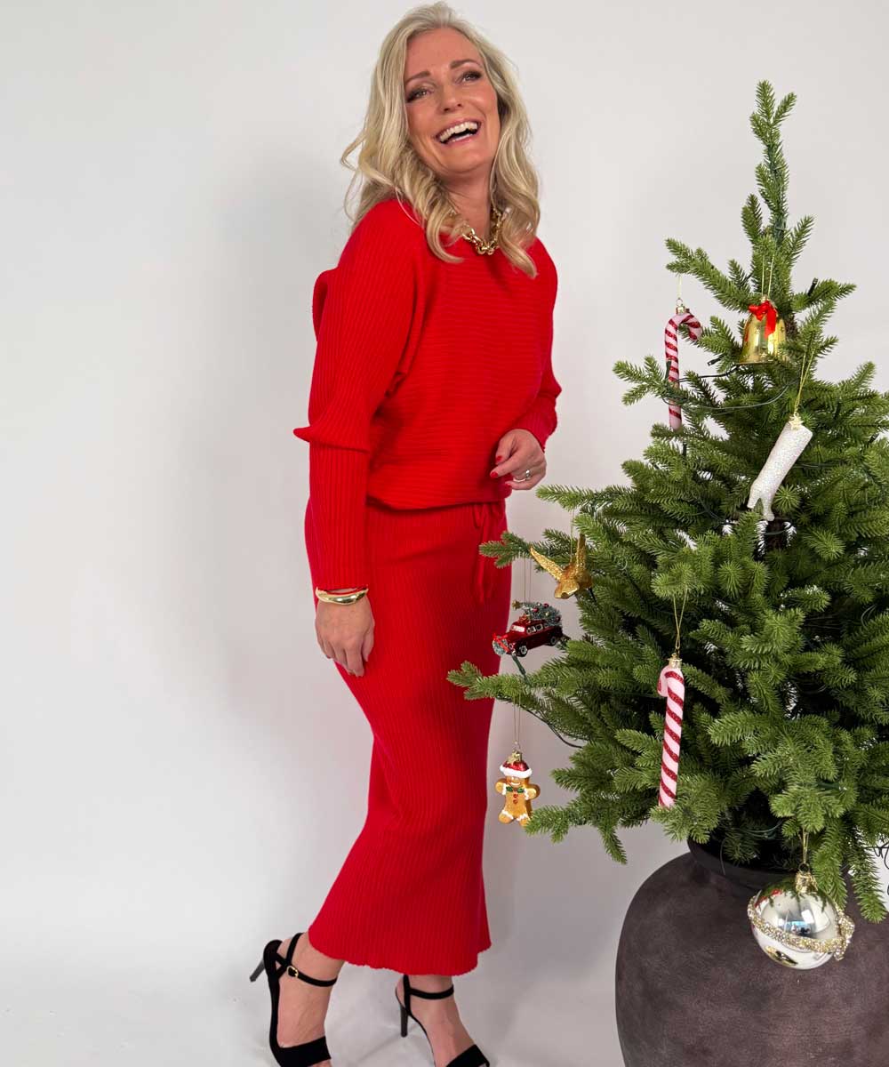 Röd kjol och tröja