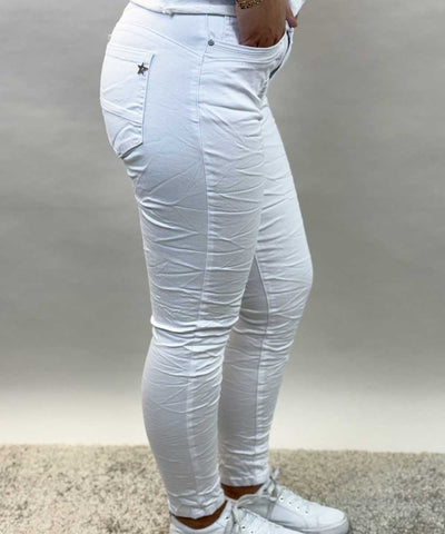 vit jeans från sidan
