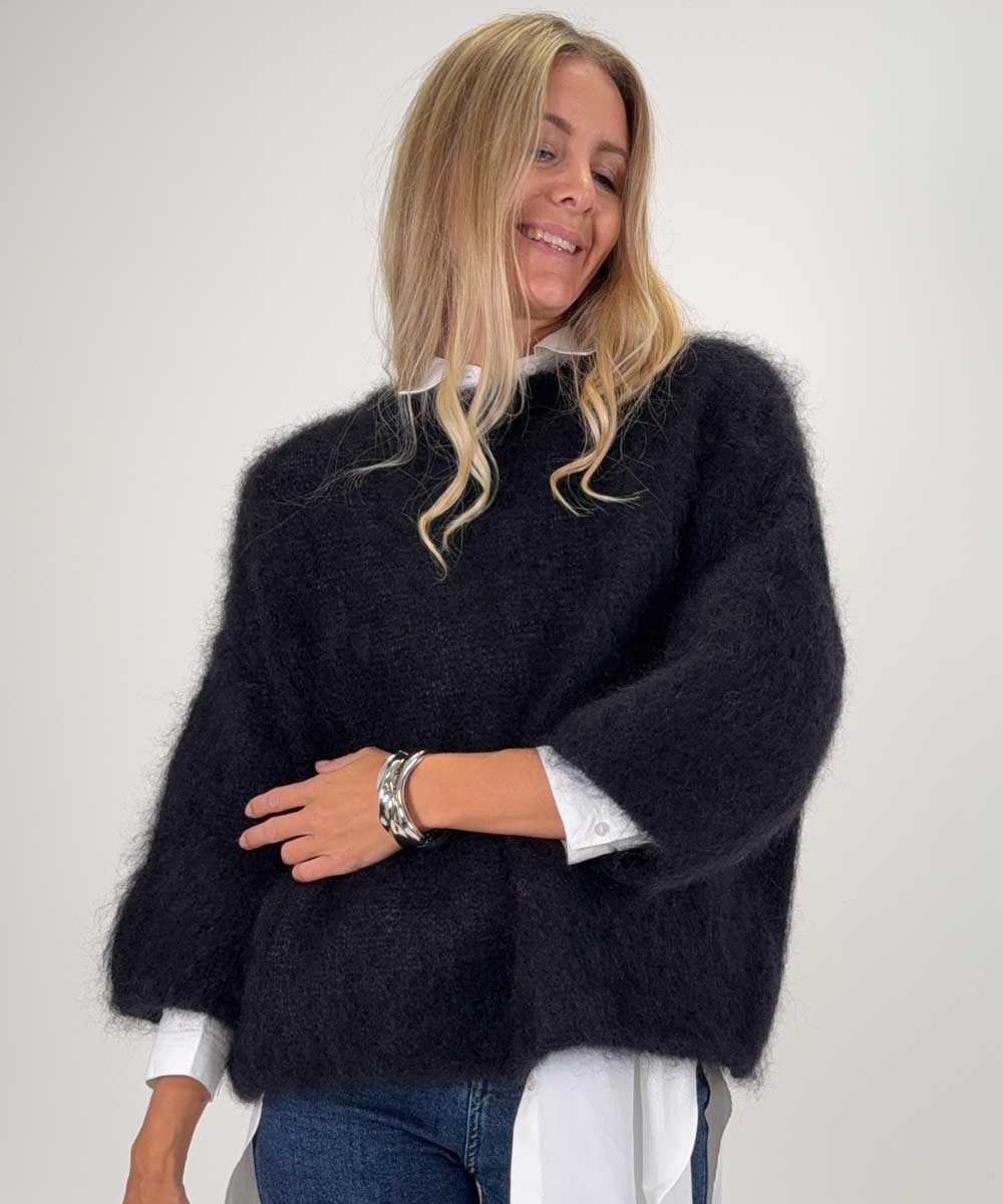 svart tröja i mohair