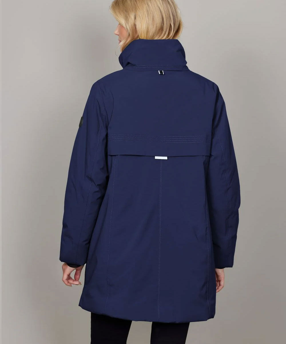 blå parkas bak