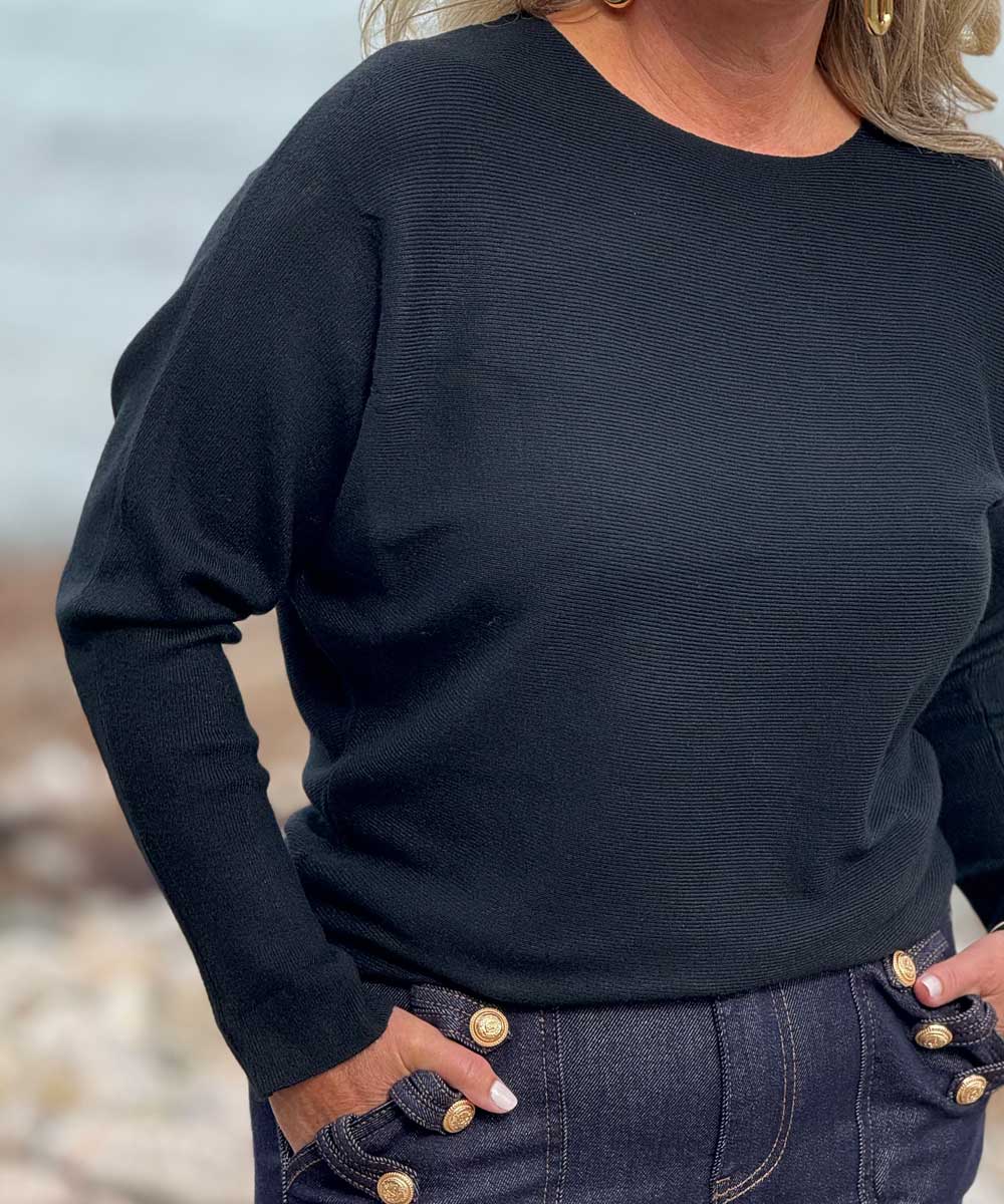 svart tröja detaljer