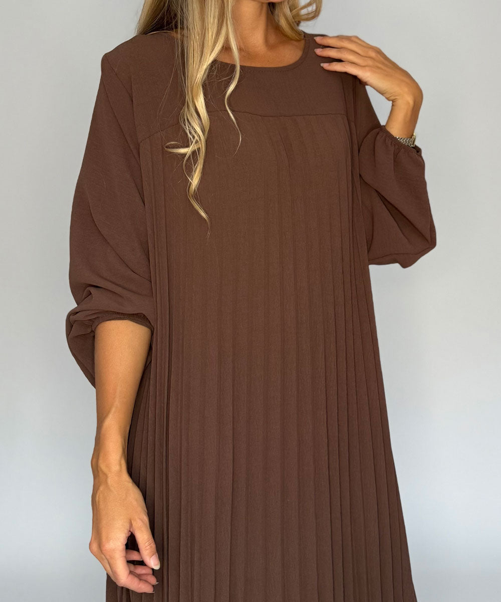 brun klänning detaljer