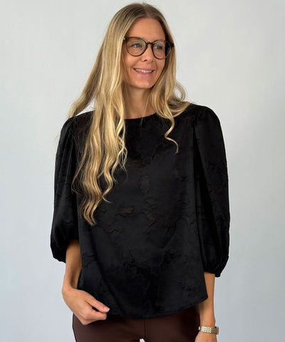 Svart blus med mönster