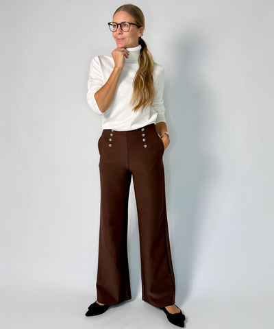 brun byxa med knappar