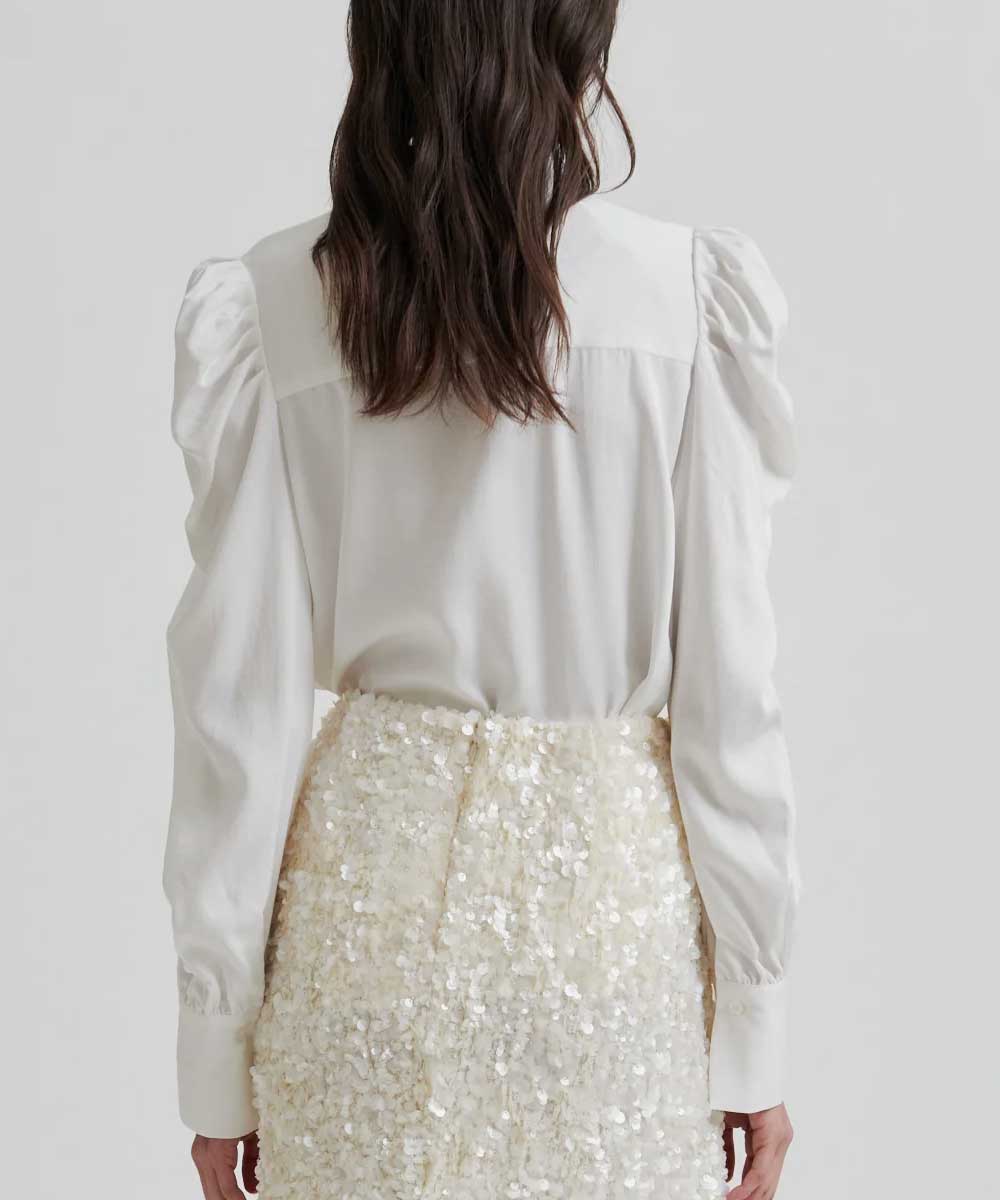 blus med puffärm