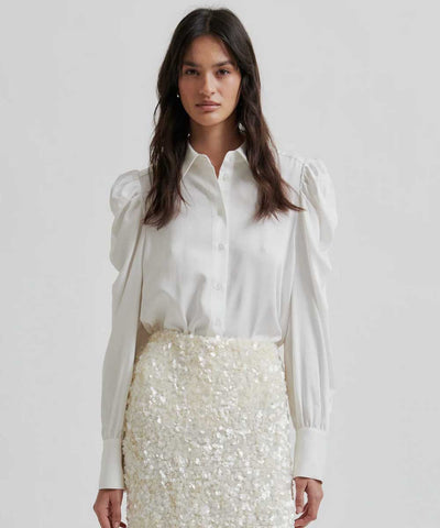 Offwhite blus med puffärm