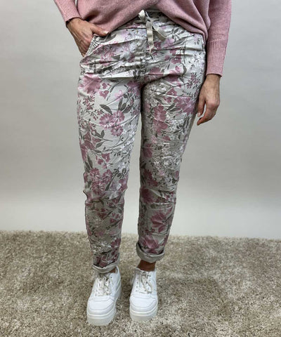 dra-på-byxa i blommigt