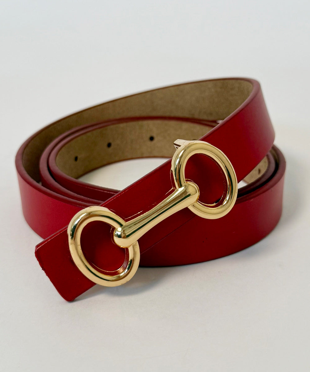 Rött skärp med guldspänne