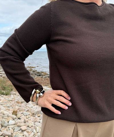 detaljer brun tröja