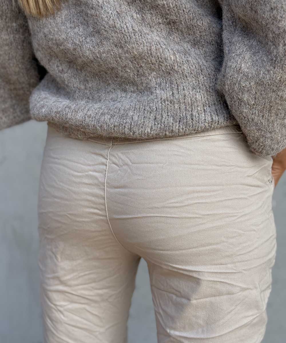 beige byxa bak