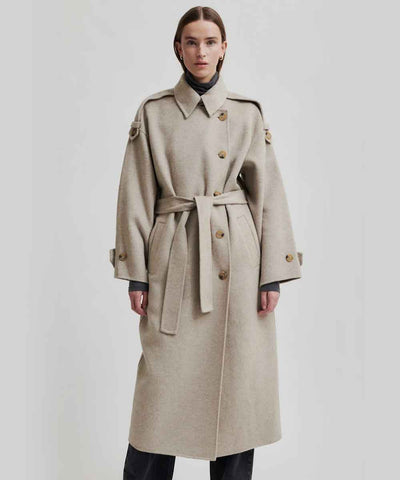 beige ullkappa i trenchcoatmodell