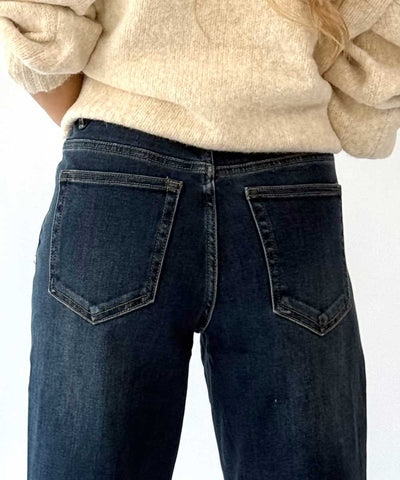 blå jeans bakfickor