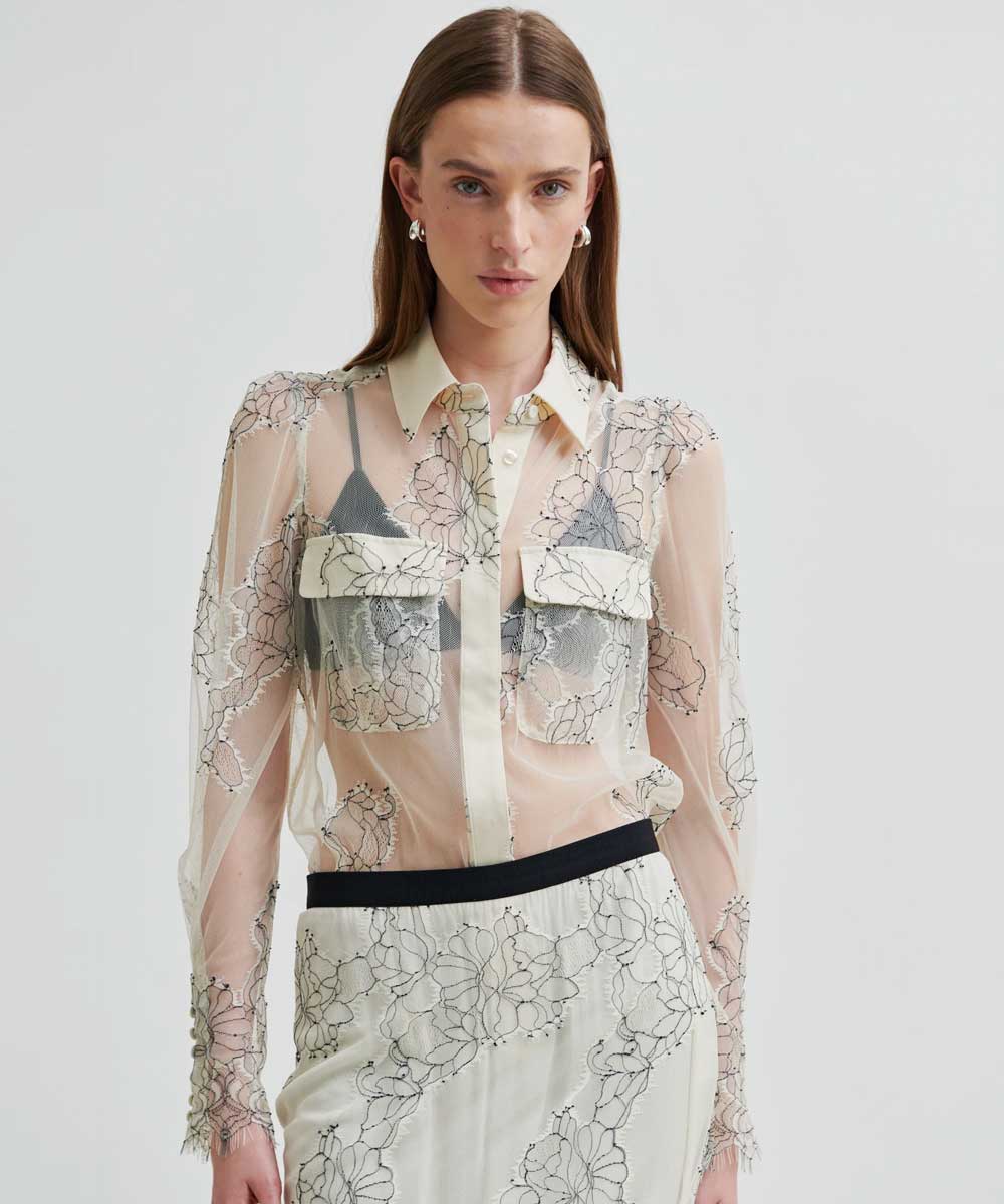 Skir blus med blommönster