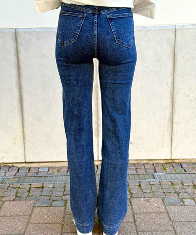 jeans med hög midja baksida