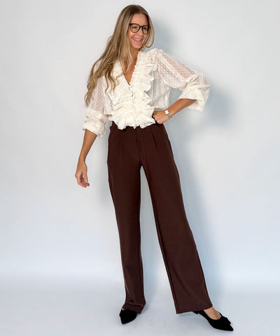 brun byxa och vit blus