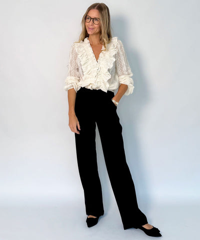 svart kostymbyxa och blus