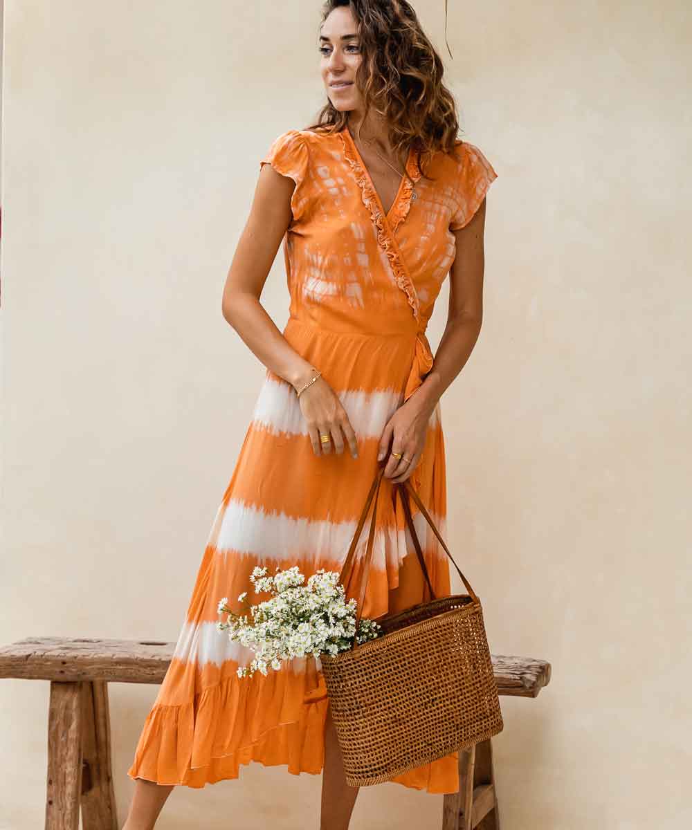 wrapklänning i batik med orange och vitt