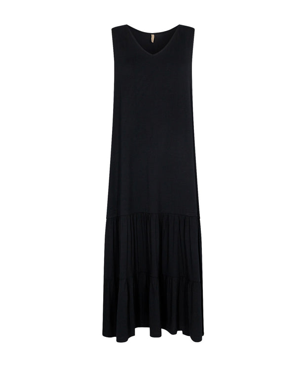 En svart klänning från Soya Concept